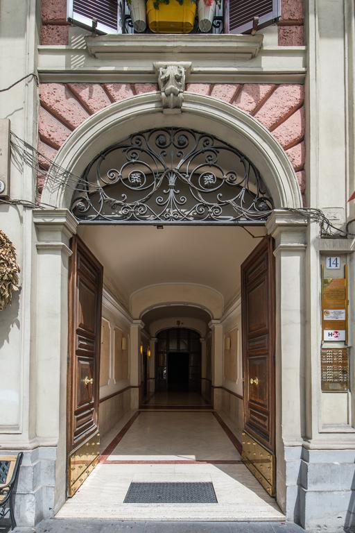 B&B A Picture Of Рим Екстериор снимка